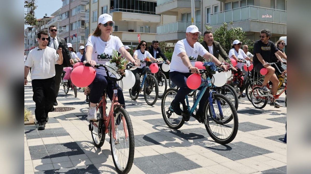 Bursa'da Süslü Bisikletler Şenliği: Bozbey çifti de pedal çevirdi