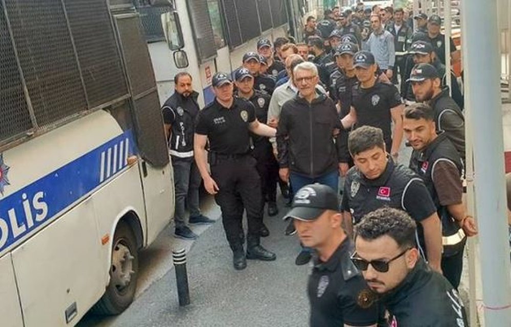 AKP'li Şamil Tayyar’dan CHP’li belediyelere operasyon görüntülerine tepki
