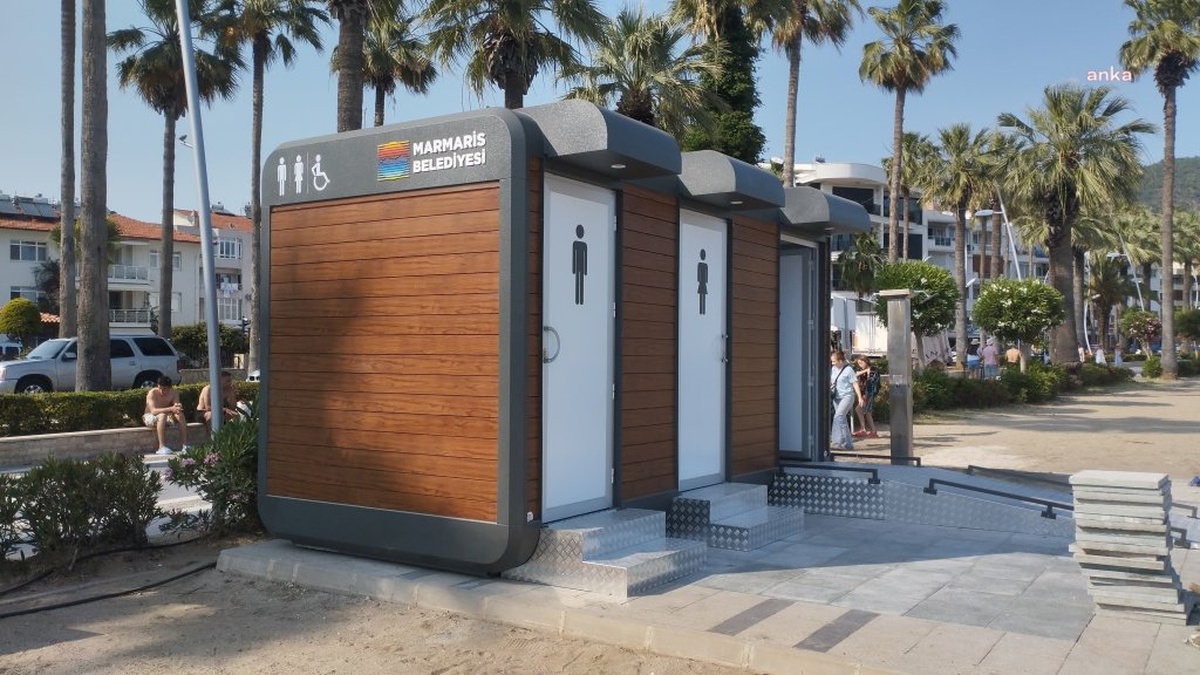 Marmaris halk plajı yeni kabinlerle güzelleşiyor