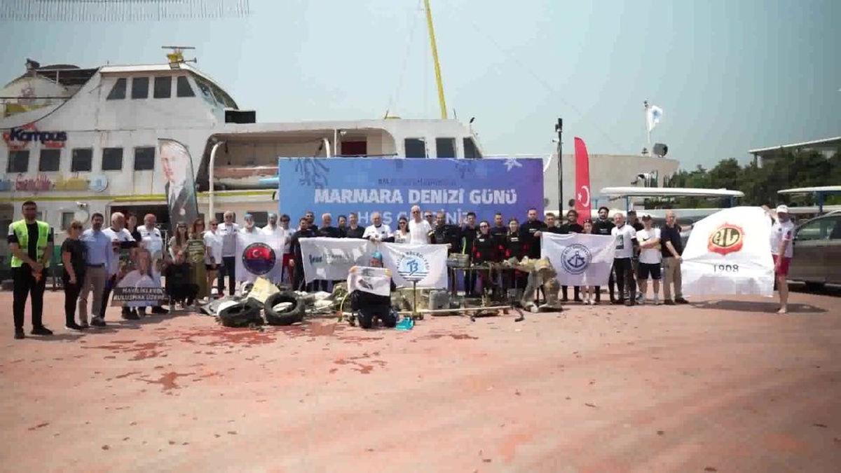 Marmara Denizi'nde temizlik dalışı: 26 gönüllü dalgıç tonlarca atık topladı