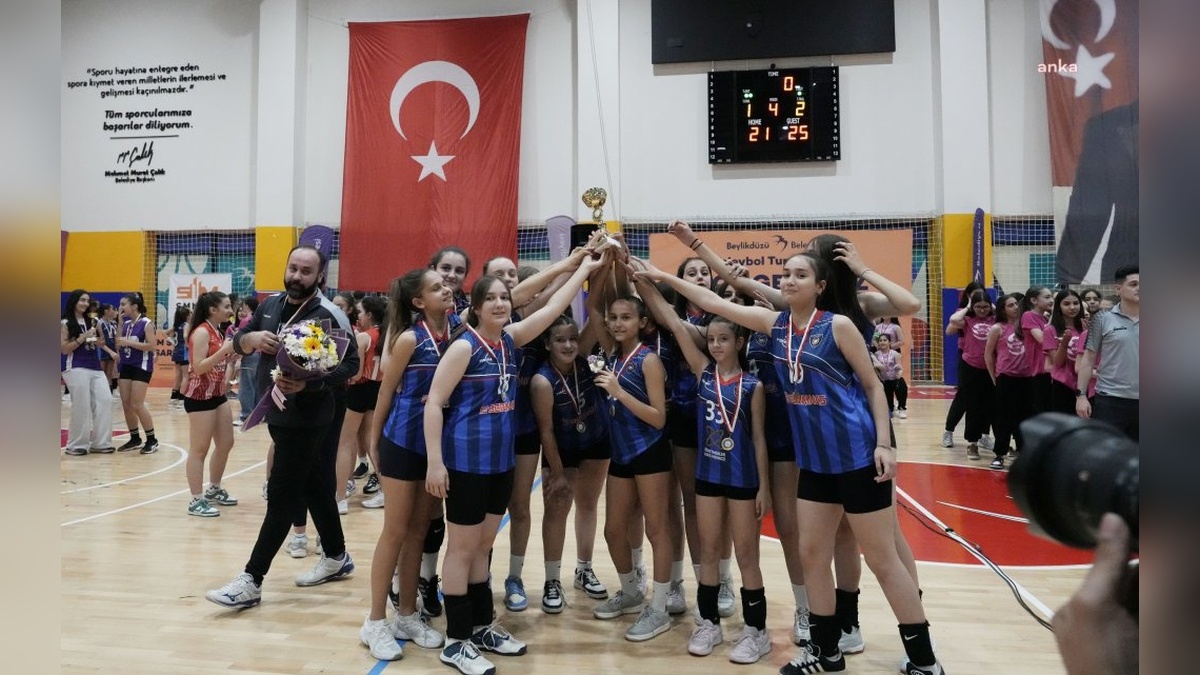 Beylikdüzü Voleybol Turnuvası'nda şampiyonlar belli oldu