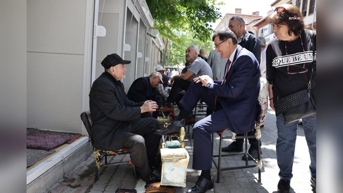 Kütahya Belediyesi'nden ayakkabı boyacılar için yeni hizmet alanı: Daha güvenli ve sağlıklı çalışma ortamı