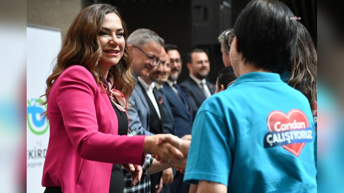 Yüceer, Tekirdağ Büyükşehir Belediyesi çalışanlarıyla bayramlaştı