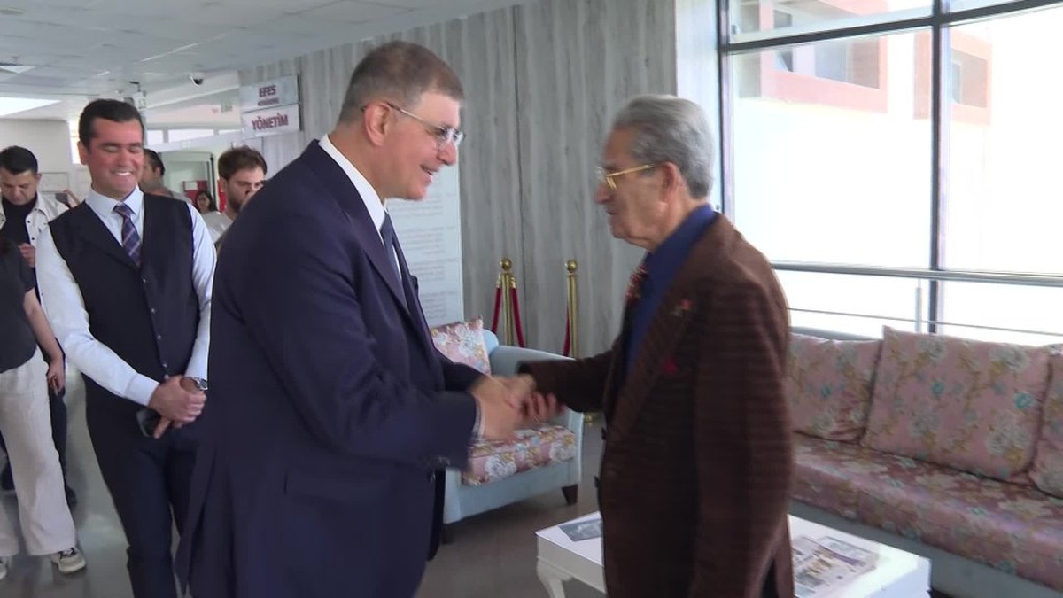 Tugay: Buca Sosyal Yaşam Kampüsü ve Eşrefpaşa Hastanesi'nde bayramlaşma