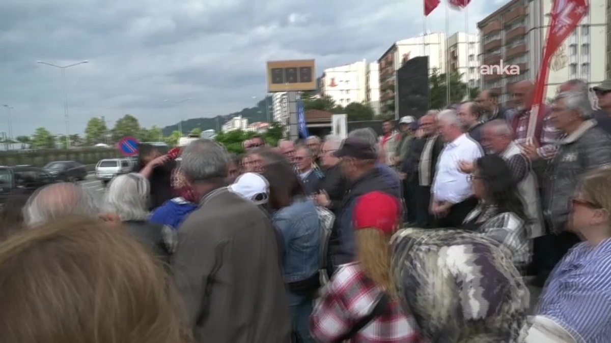 Rize'de ÇAYKUR protestosu: 'Çayda taban fiyat, iktidar ÇAYKUR'dan elini çeksin'
