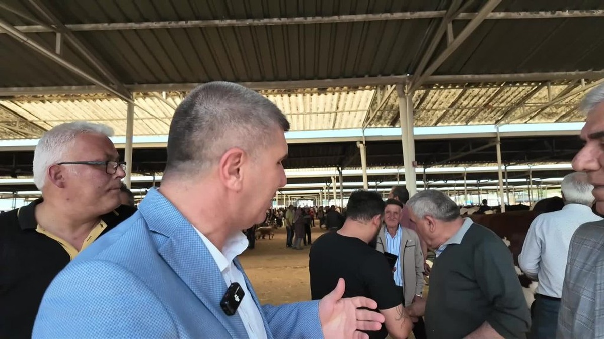 Burdur Belediye Başkanı Ercengiz: Kurban Bayramı'nda pazarı gezdi
