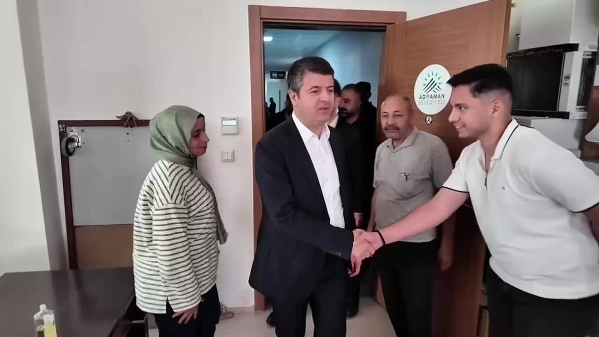 Adıyaman Belediye Başkanı Tutdere, bayram öncesi personeli ziyaret etti