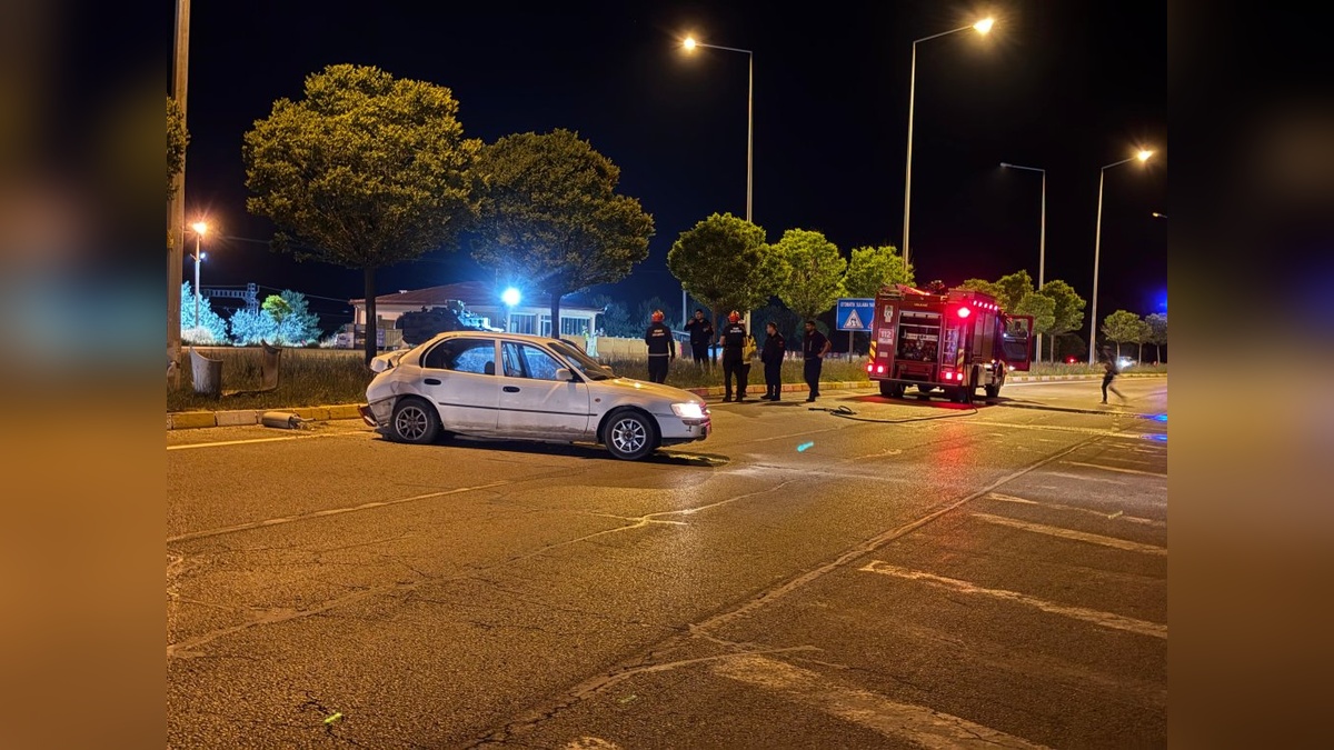 Sivas'ta trafik kazası: 5 yaralı, yol trafiğe kapatıldı