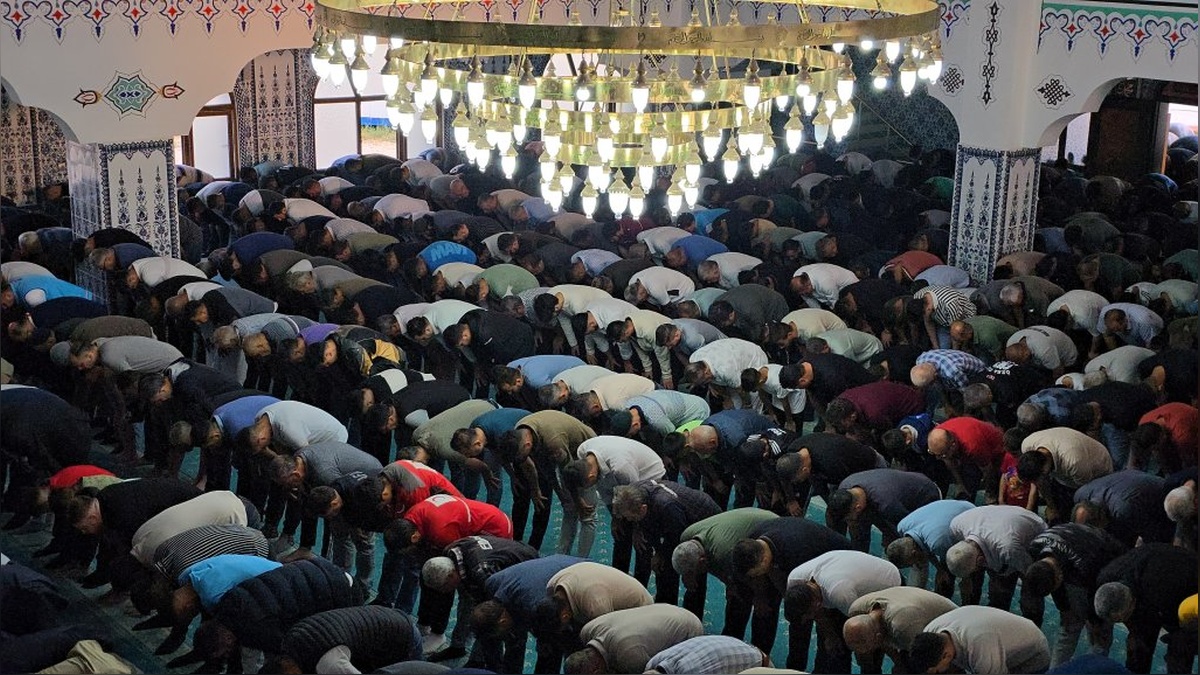 Hatay camileri bayram namazı için doldu taştı