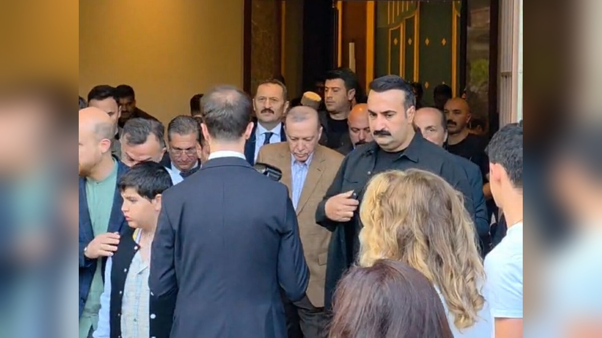 Erdoğan, Marmaris'te bayram namazı kıldı