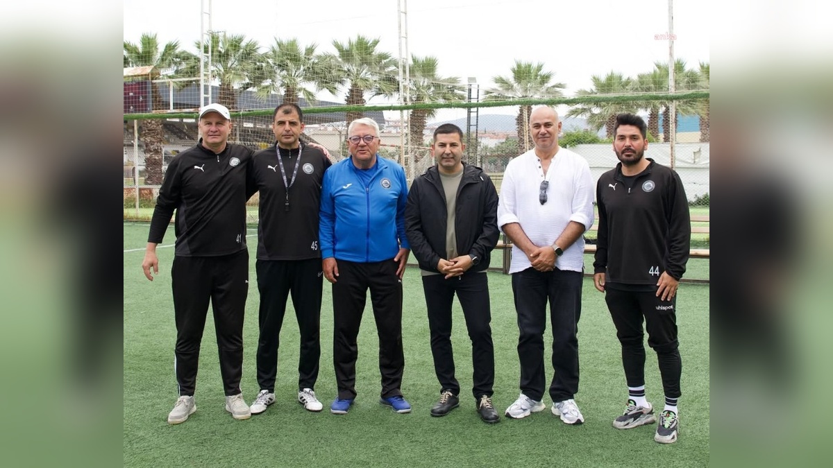 Kuşadası Belediyesi, amatör kulüplerin altyapısına destek oluyor