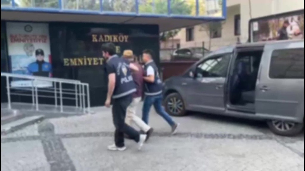 71 yaşındaki şüpheli, canlı yayın yapan kadını taciz etti: Pendik'te yakalandı
