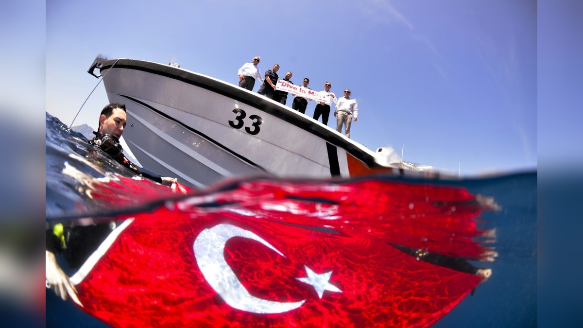 Kemer'de 'Dalış Ayı'nda 3 bine yakın dalış gerçekleştirildi
