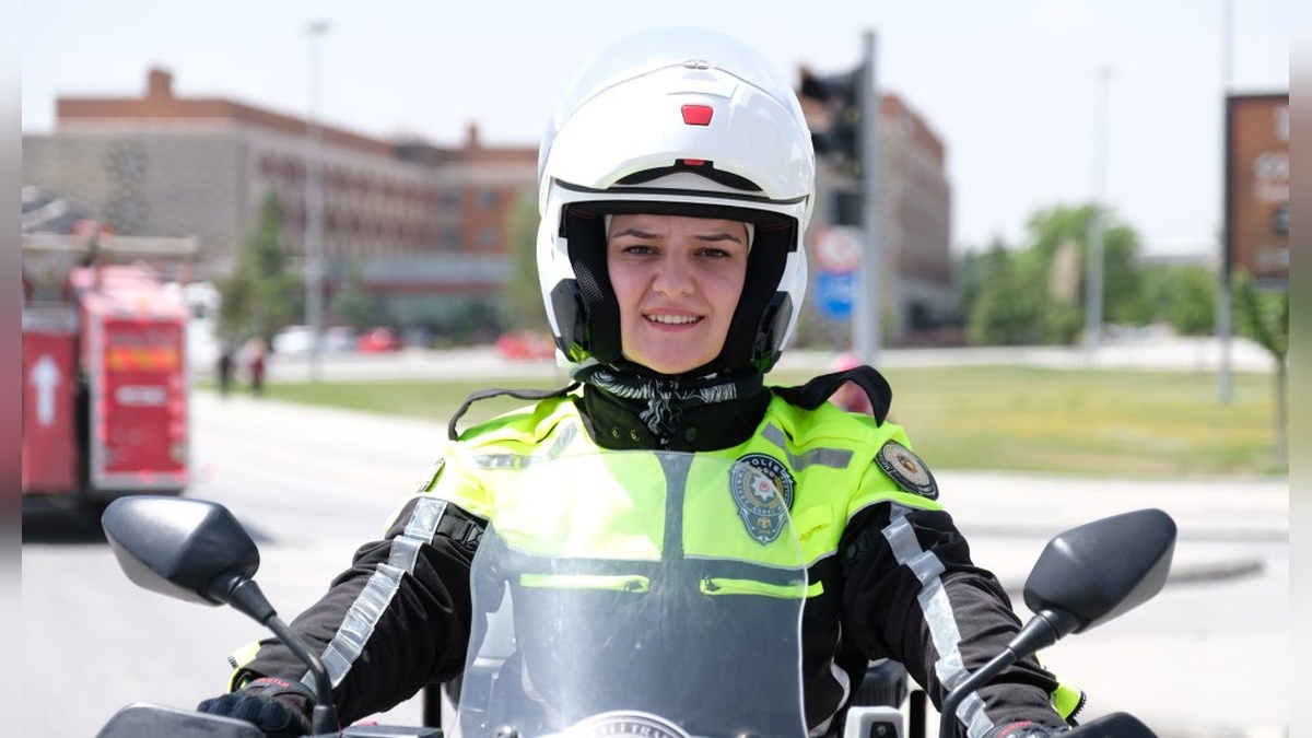 Konya'da polis memuru Safiye Işık: Motosikletimle işe gidiyorum, trafiği güvenli hale getiriyorum
