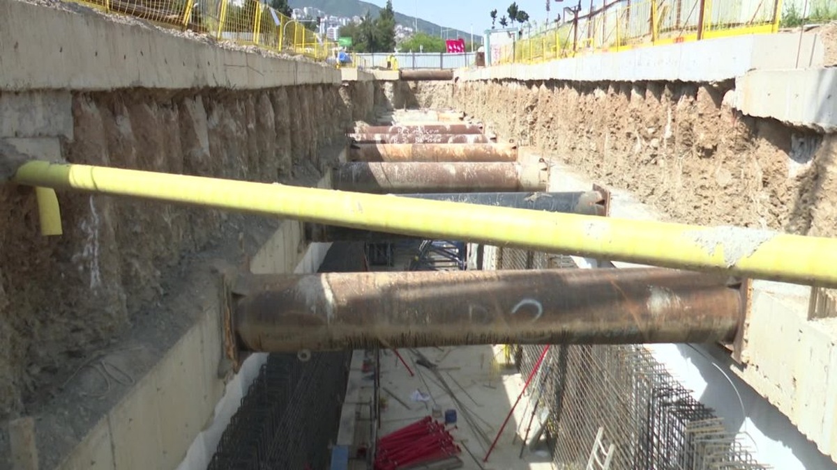 İzmir Metrosu'nda yeni yaya tüneli: Dokuz Eylül Üniversitesi Hastanesi'ne ulaşım kolaylaşacak