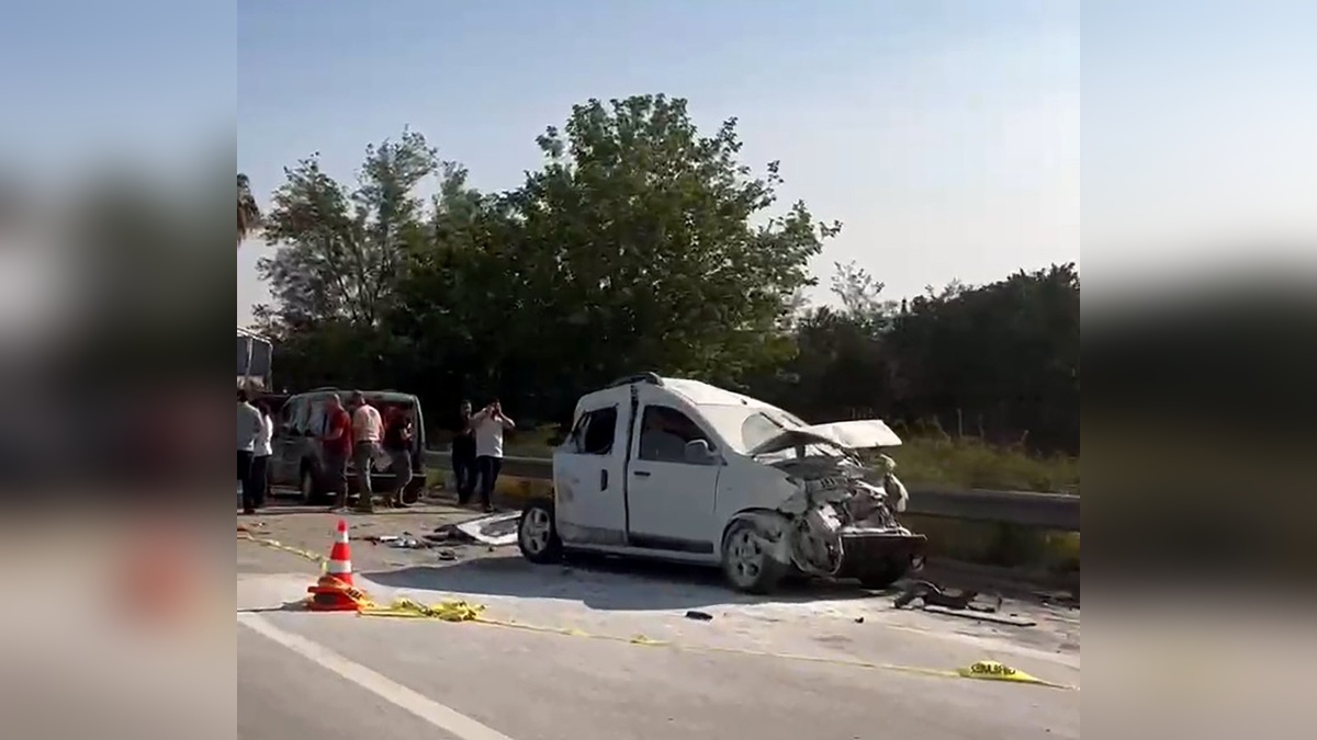 Hatay'da feci kaza: 1 ölü, 10 yaralı