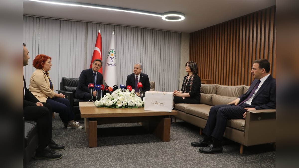 MHP-DEM Parti Bayramlaşması: 'Terörsüz Türkiye' Süreci Masada