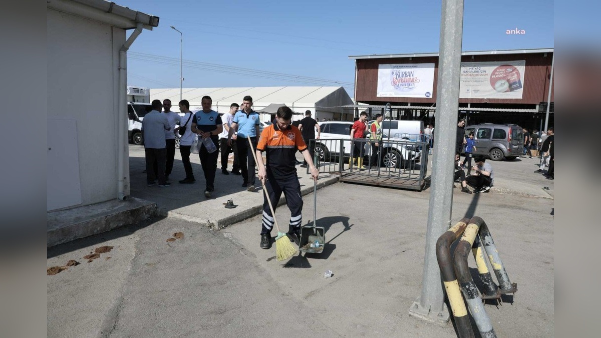 İBB, kurban kesim alanlarında temizlik çalışmalarına devam ediyor