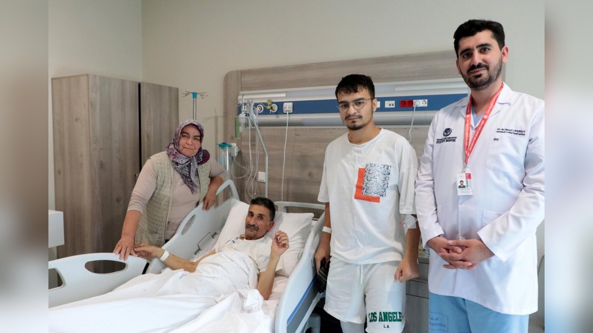 Ankara'da baba, oğlunun karaciğerini nakletti: 'Yeniden doğdum'