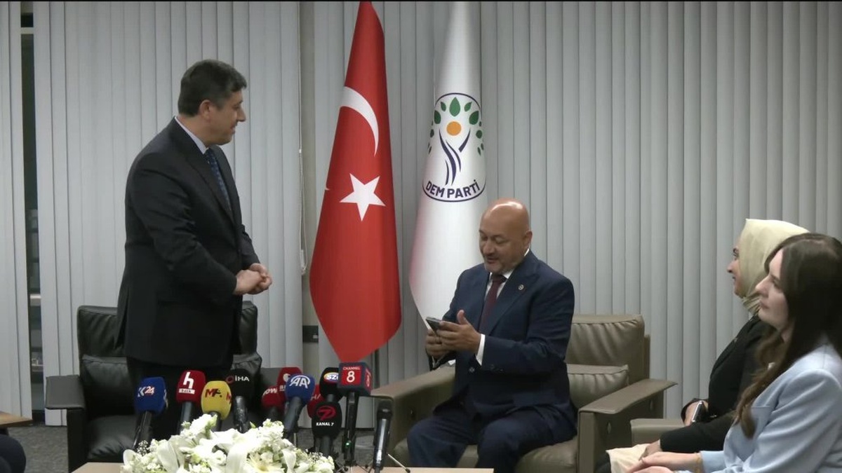 AK Parti ve DEM Parti Bayramlaştı: 'Terörsüz Türkiye' Süreci Değerlendirildi