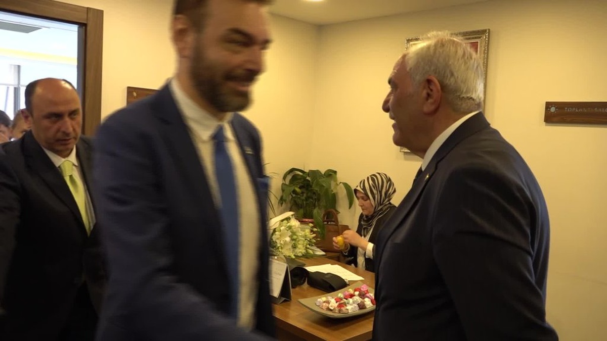 İYİ Parti'den iktidara uyarı: 'Tek adam rejimi Türkiye'yi çözülmeye götürüyor'