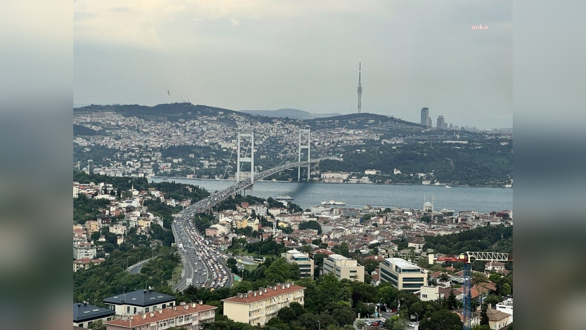 15 Temmuz Şehitler Köprüsü'nde intihar girişimi: Trafik durdu