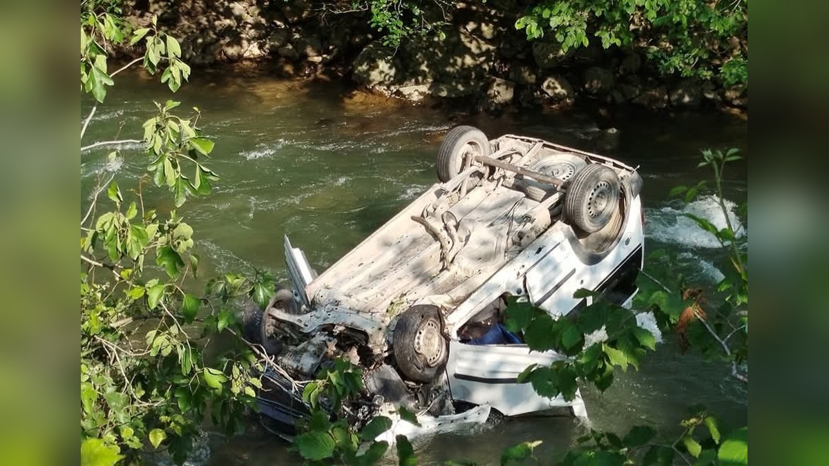Araklı'da Dereye Yuvarlanan Araçta 2 Ölü, 1 Yaralı