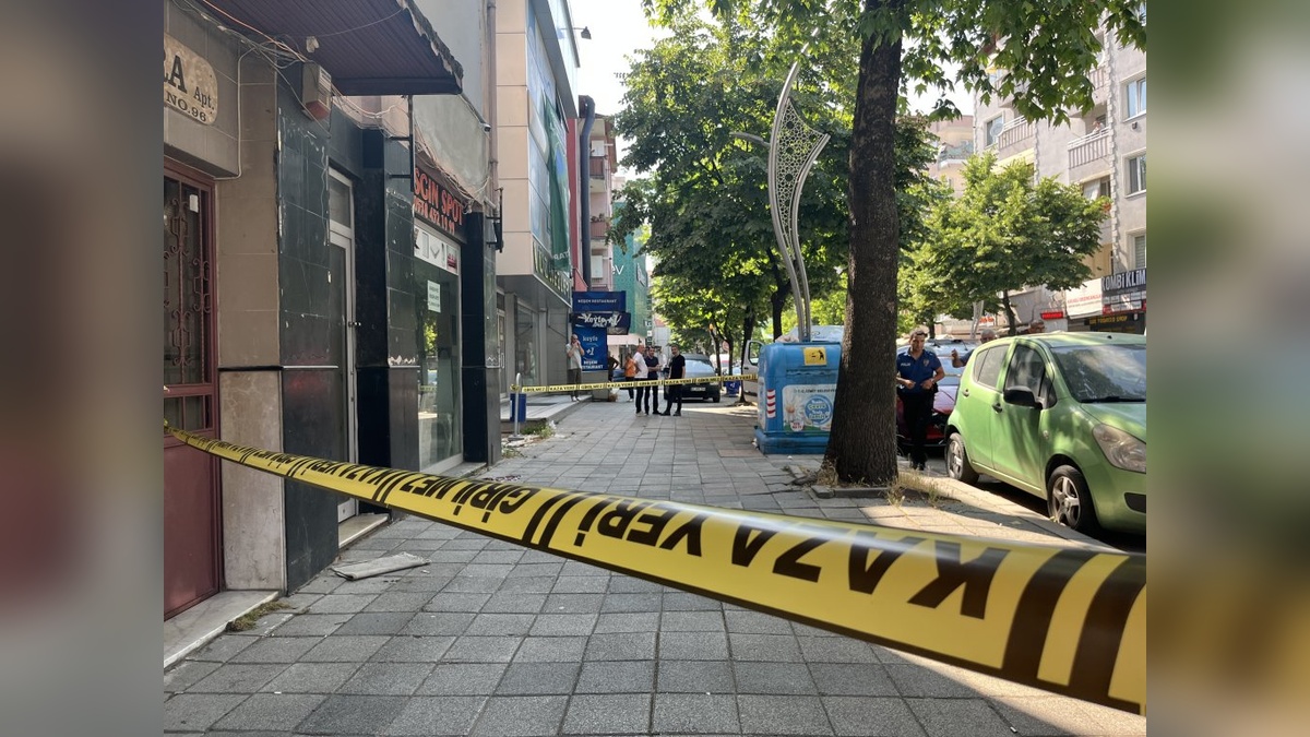 İzmit'te cadde ortasında silahlı saldırı: 1 ölü