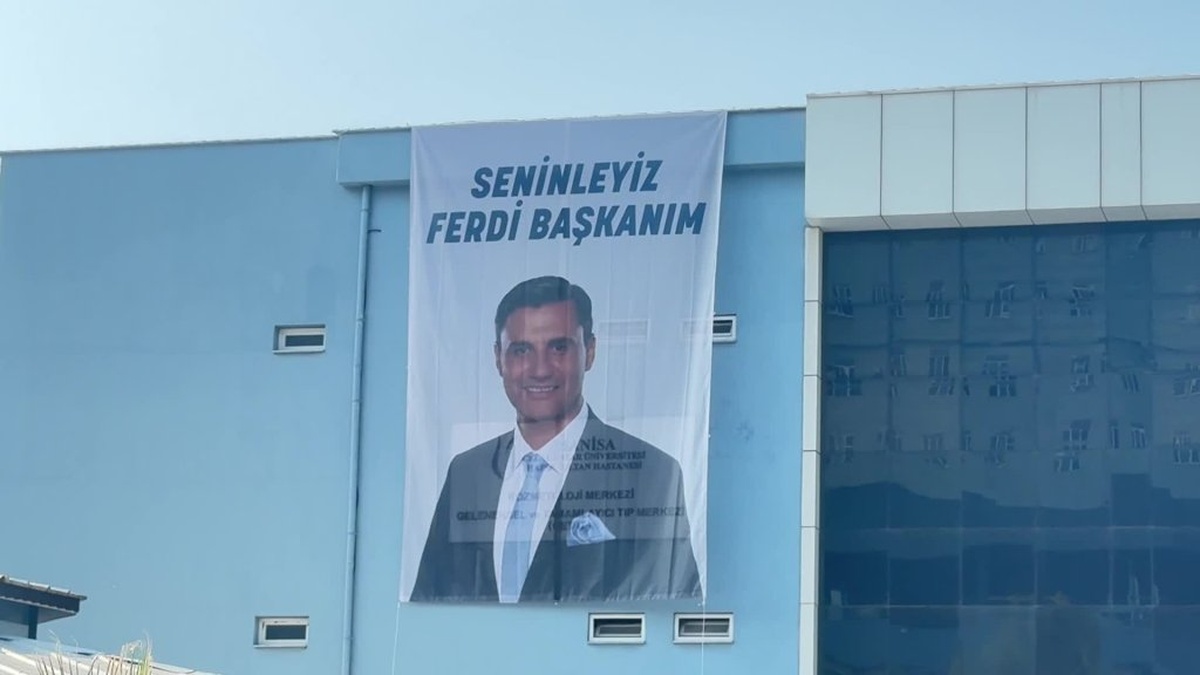 Manisa Büyükşehir Belediye Başkanı Zeyrek'e hastane duvarından destek