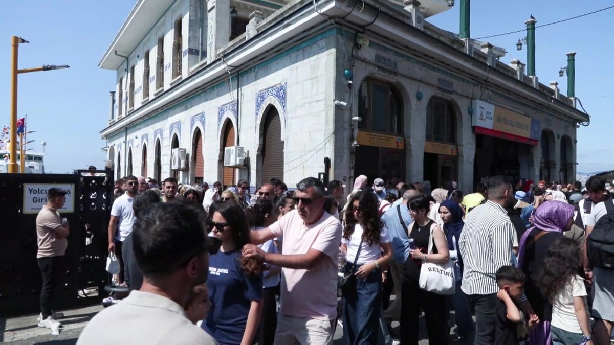 Adalar'da Kurban Bayramı yoğunluğu: İnsanlar yürümekte güçlük çekti