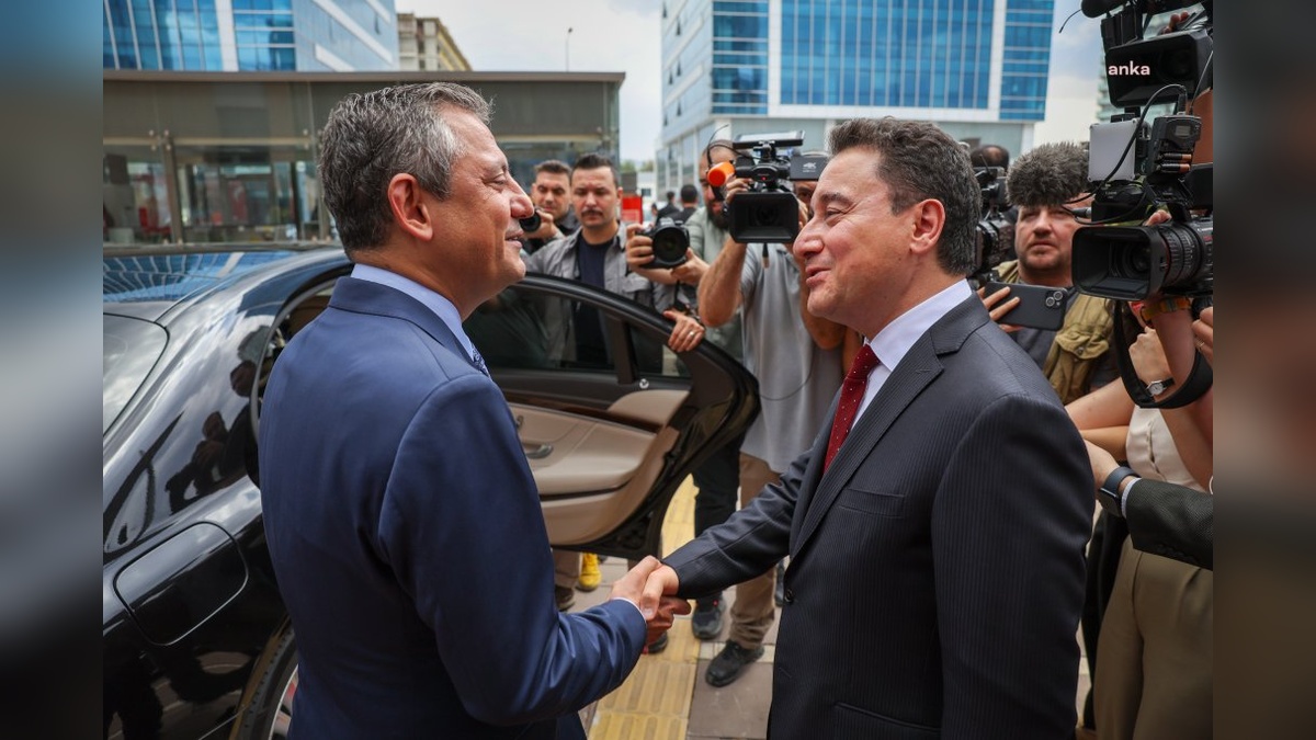 Babacan'dan Zeyrek'e geçmiş olsun dileği
