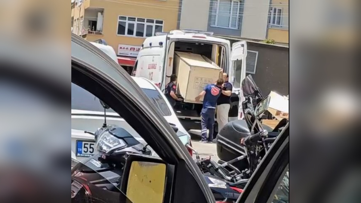 Samsun'da ambulansa dolap yüklendi: Görüntüler sosyal medyada tepki çekti