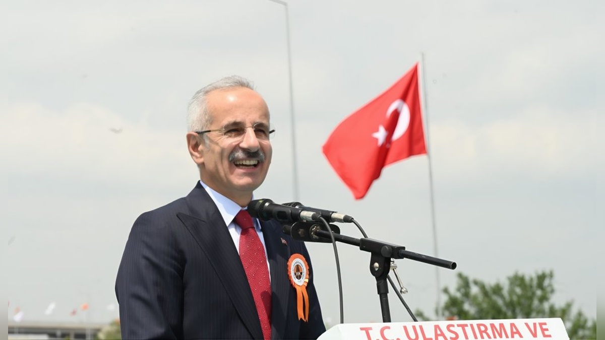 Uraloğlu: Melodili yollarda Mozart'ın Türk Marşı çalıyor, sonra Mehter Marşı gelecek