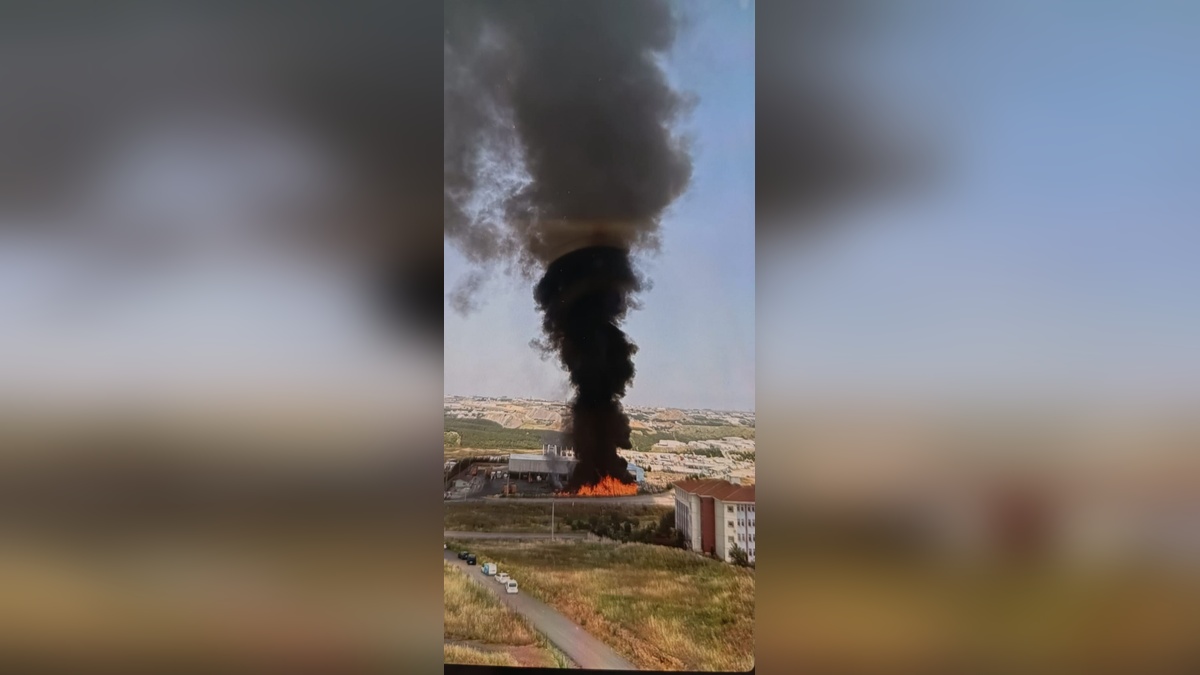 Gebze'de çöp ayrıştırma tesisinde yangın