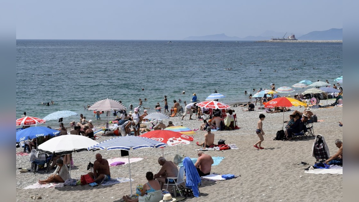 Antalya'da 36 derece sıcaklık: Bayram coşkusu sahillerde ve mesire alanlarında