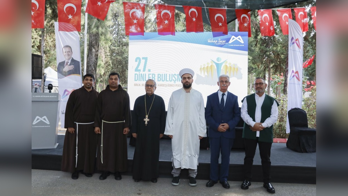 Mersin'de 'Hoşgörü Mezarlığı'nda Dinler Buluşması