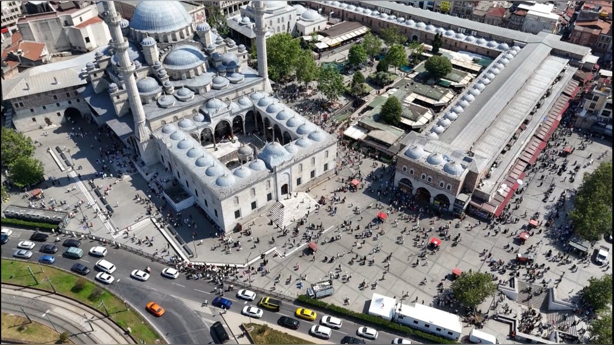İstanbul'da Kurban Bayramı'nın üçüncü günü: Eminönü'nde yoğunluk