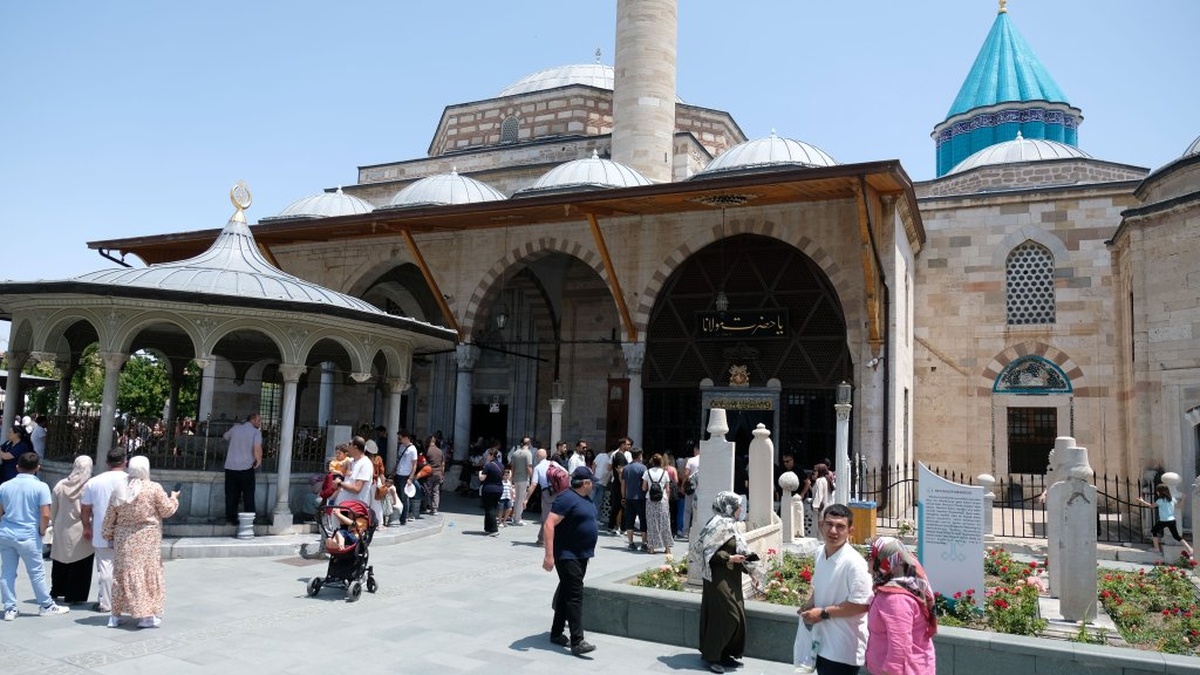 Mevlana Müzesi, Kurban Bayramı'nda ziyaretçi akınına uğradı
