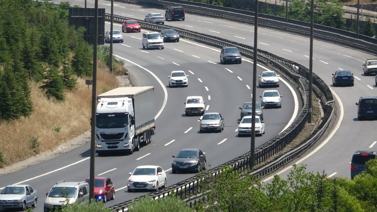 TEM Otoyolu İzmit geçişi akıcı: Kurban Bayramı dönüşü başladı