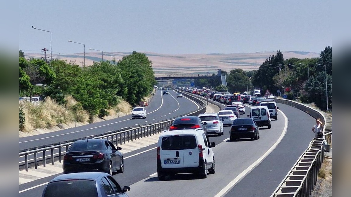 Tekirdağ-İstanbul yolunda yoğun trafik