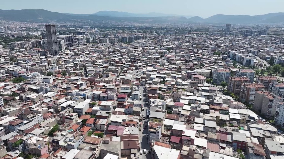 İzmir'de dördüncü İZMAR market Bornova'da açıldı