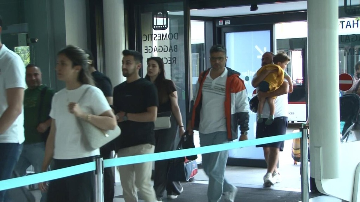 İstanbul havalimanlarında bayram dönüşü yoğunluğu