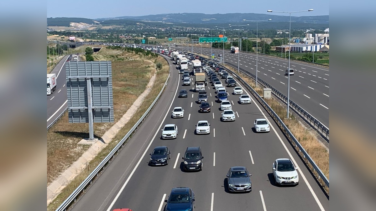 İzmit'te Kuzey Marmara Otoyolu'nda yoğunluk
