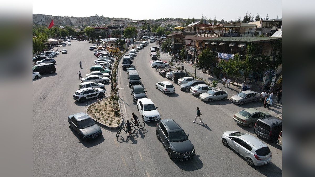 Kapadokya'da bayram tatili dönüşü: Yollar doldu