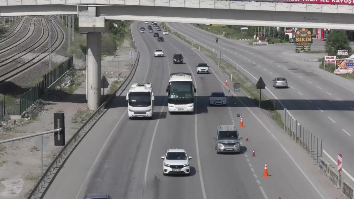 Ankara'ya dönüş başladı: Kayaş'ta trafik akıcı