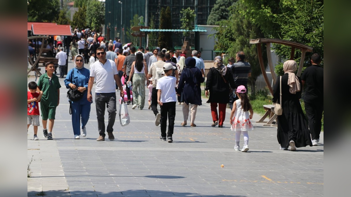 Kayseri Hayvanat Bahçesi'nde bayram coşkusu: 65 bin ziyaretçi