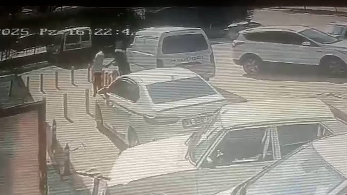 Konya'da market çıkışı silahlı saldırı: Güvenlik kamerası olayı kaydetti