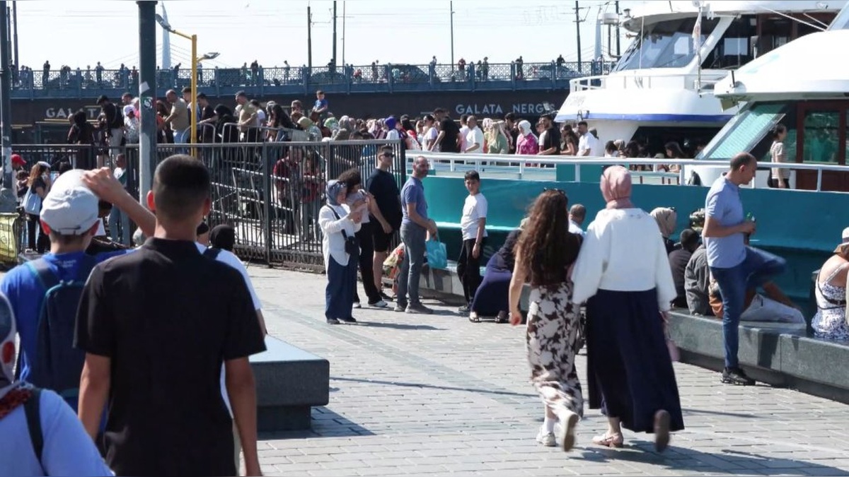 Eminönü Kurban Bayramı'nın son gününde turistlerle doldu