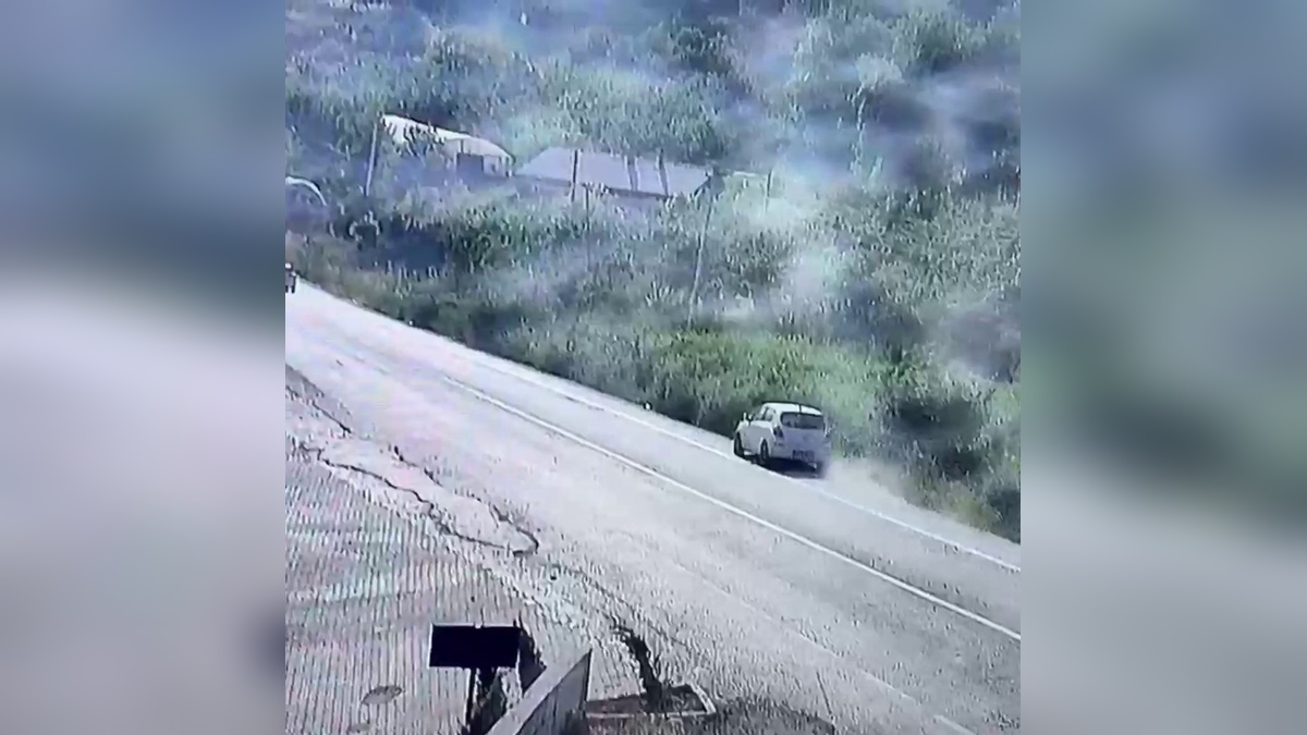 Düzce'de otomobil fındık bahçesine devrildi: Sürücü yaralandı