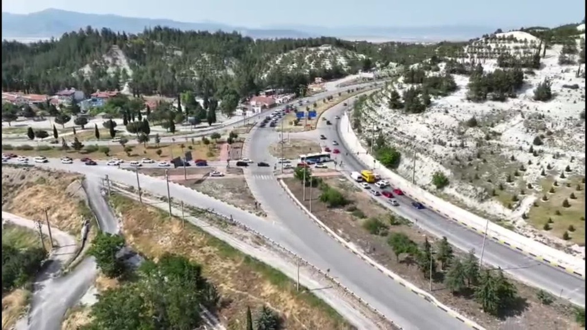 Burdur'dan Ankara yönüne bayram dönüşü yoğunluk: 30 binden fazla araç geçti